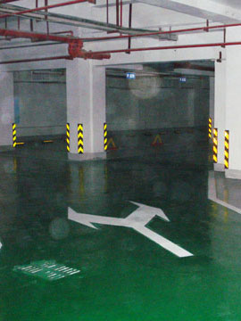 湖光山色地下停車場